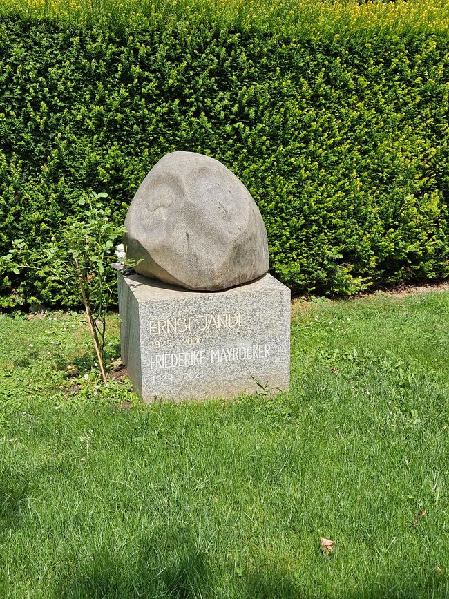 Grab von Ernst Jandl