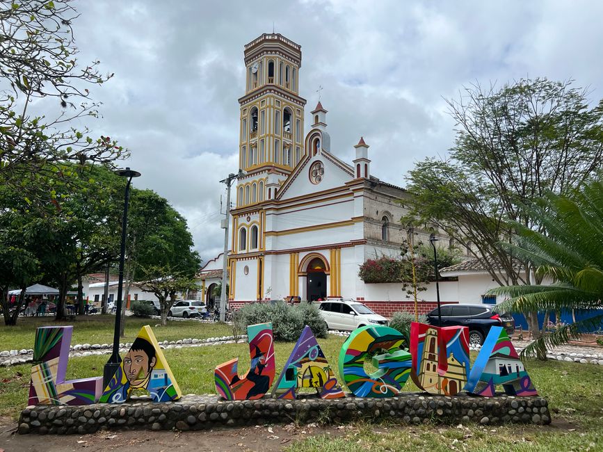 Die sehr schöne Kirche noch in La Jagua