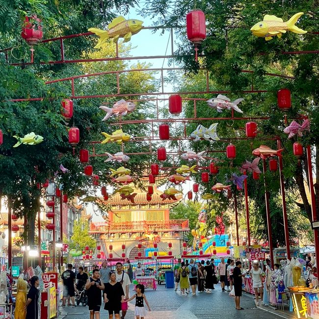 Touristisch voll erschlossene Hauptstraße 