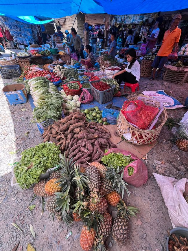 Market in Ambarita