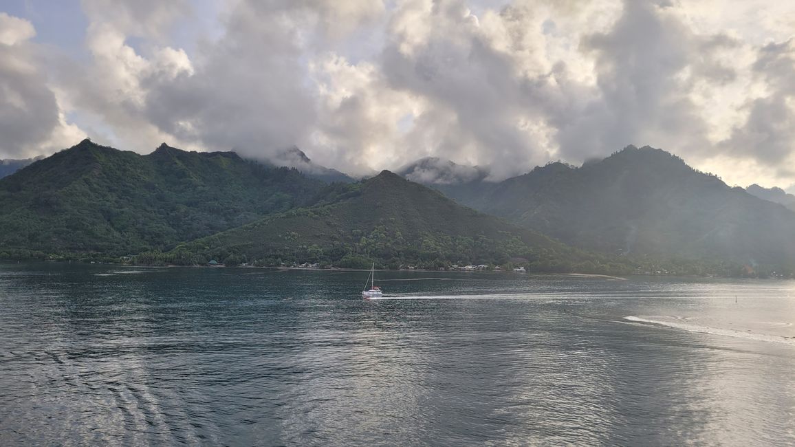 Mo’orea – gewaltige Bergzinnen empfangen und verabschieden uns