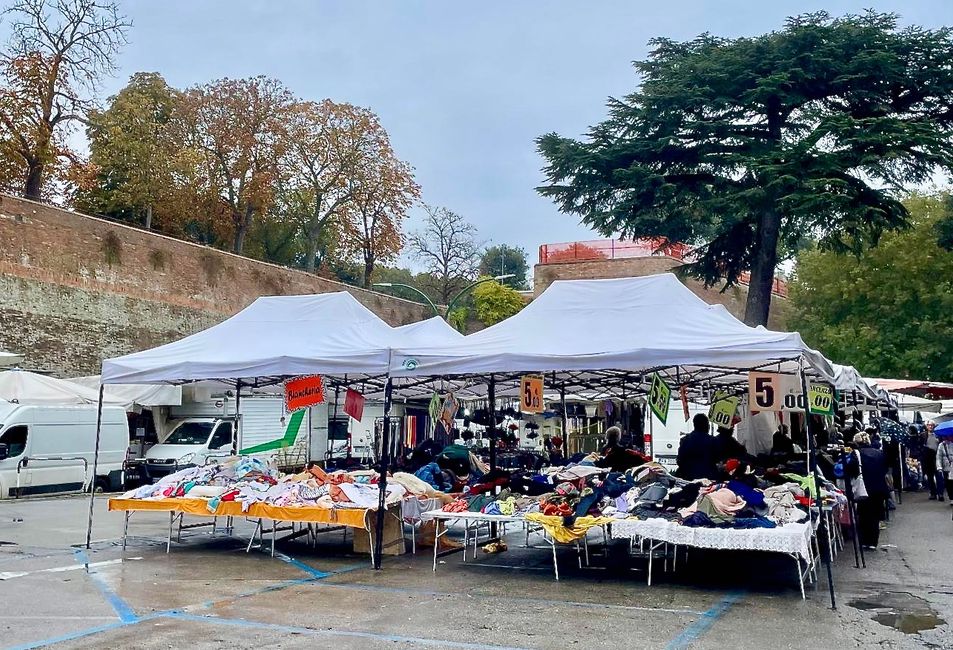 Volle Stände – die Verkäufer warteten heute vergeblich auf Kunden.