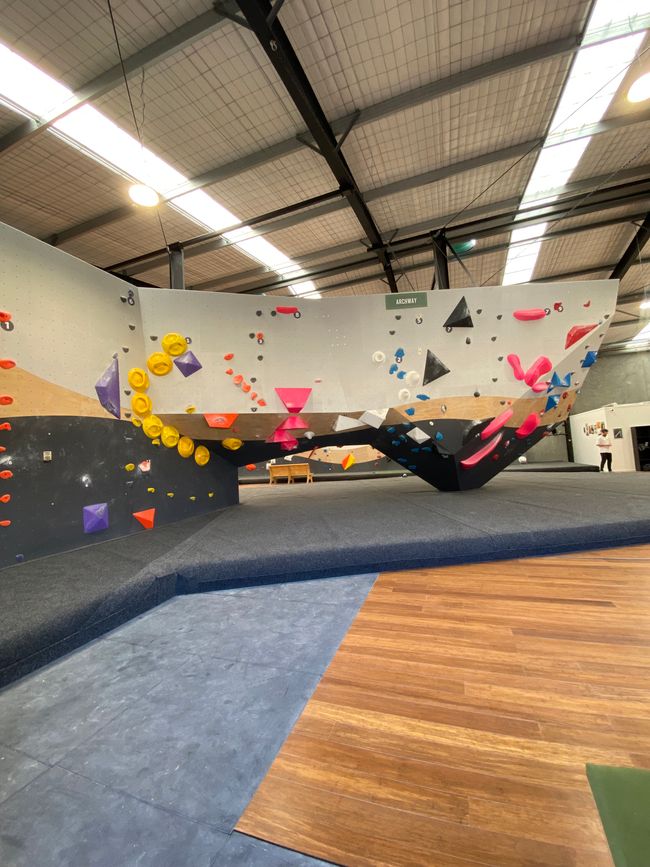 Bouldering in the morning drives away worries and troubles