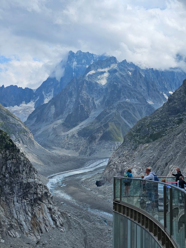 Blick auf das Mer de Glace und die Bergstation Montenvers