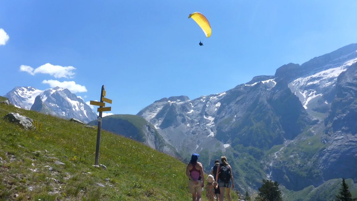 Die Paragleiter starten hier auch 