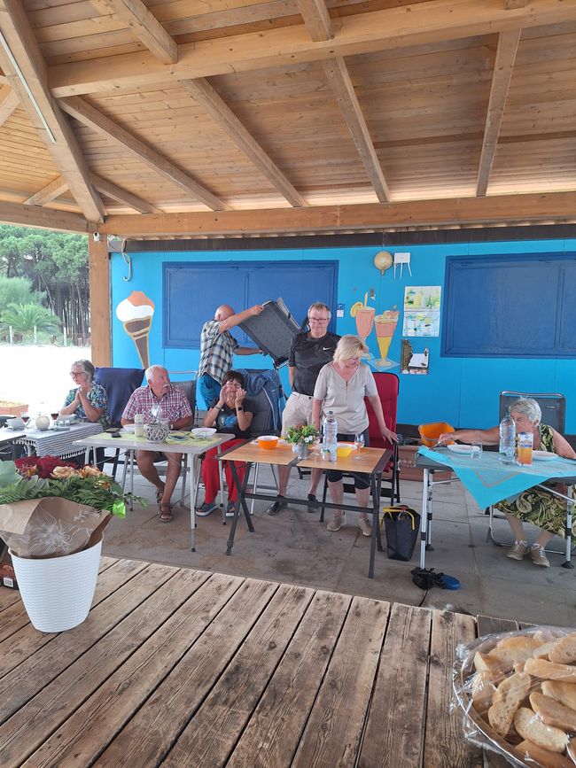 Fiesta en el pabellón de la playa