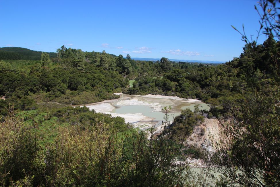 Volcanoes, thermal springs and smaller hikes on the North Island