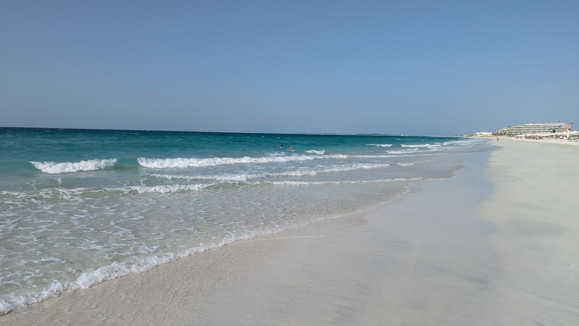 Tag 6 (2024) Drei Kirchen, Saadiyat Beach Club & Global Village