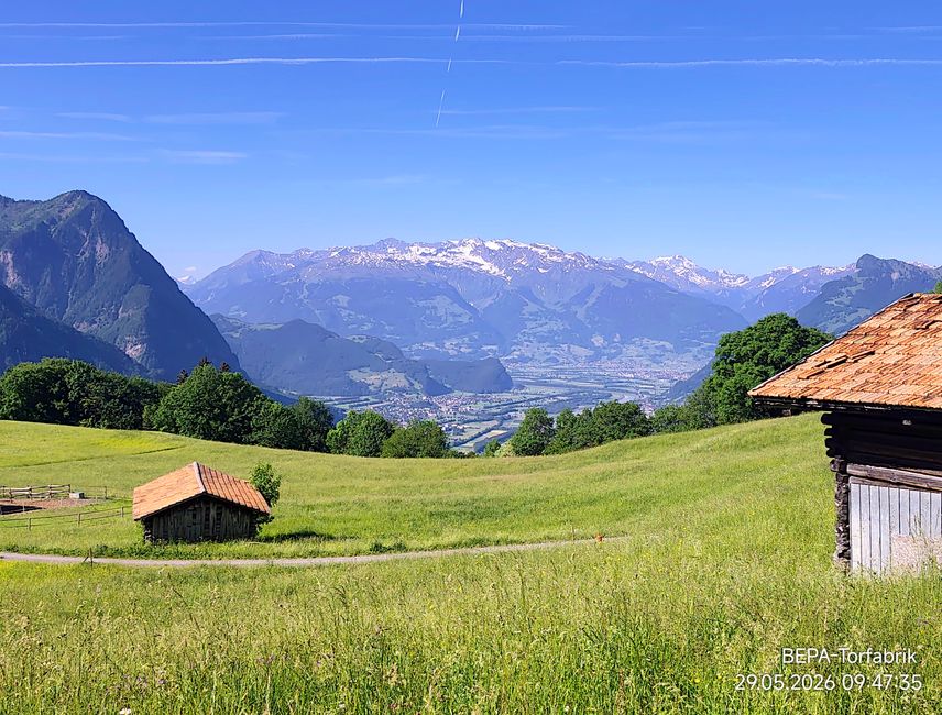 Liechtenstein - was für Aussichten und Berge🐶😃