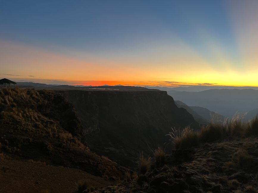 Tag 4
Sonnenaufgang von meinem persönlichen Dach der Welt
