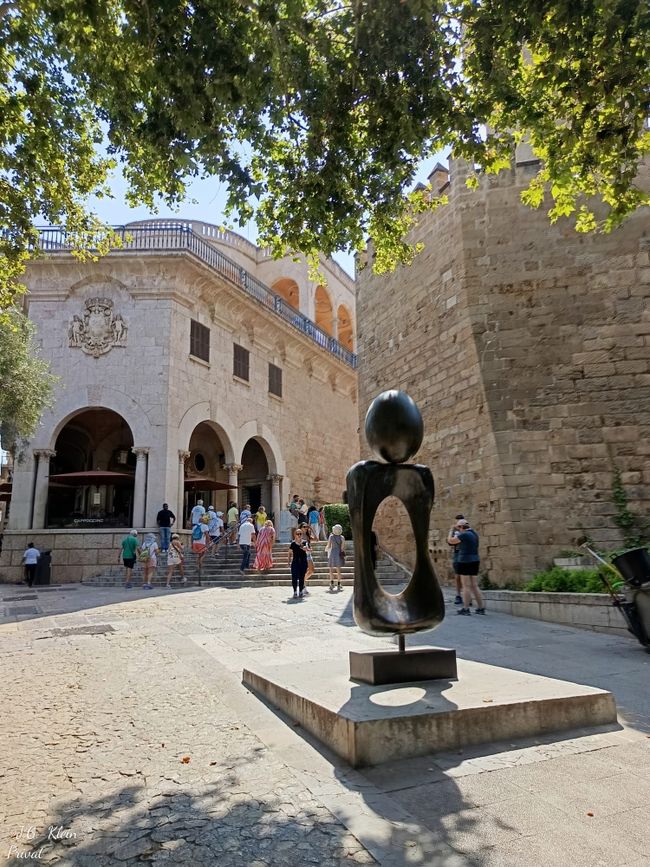Monument a la Dona (Denkmal für die Frau) von Joan Miró