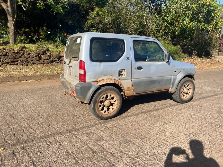 Die Autos fahren so lange wie es geht - Stoßstangen, Kotflügel, Scheinwerfer kann man haben, muss man aber nicht unbedingt 😬