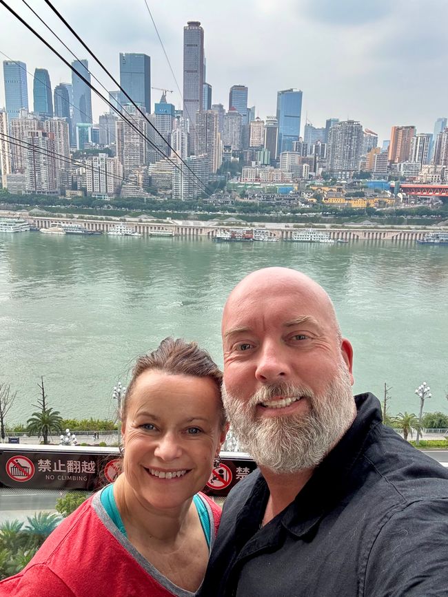 With the Bullet Trains 🚅
CHINA 🇨🇳 & JAPAN 🇯🇵 Discovering      
Part 3: Chongqing