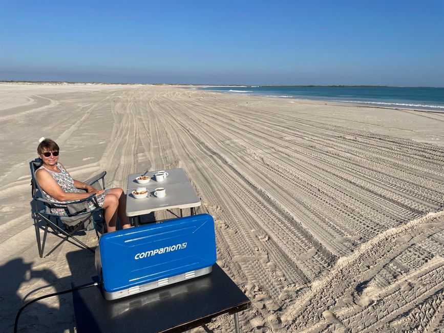 Frühstücken am Strand 