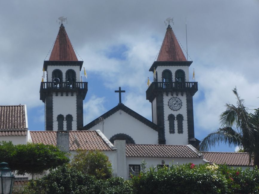 Mittagspause vor der Kirche