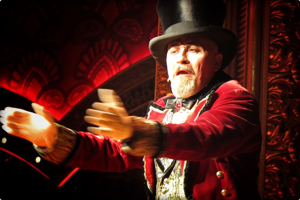 Die Figur des Charles Zidler der Mitbegründer des Moulin Rouge im Jahre1889.