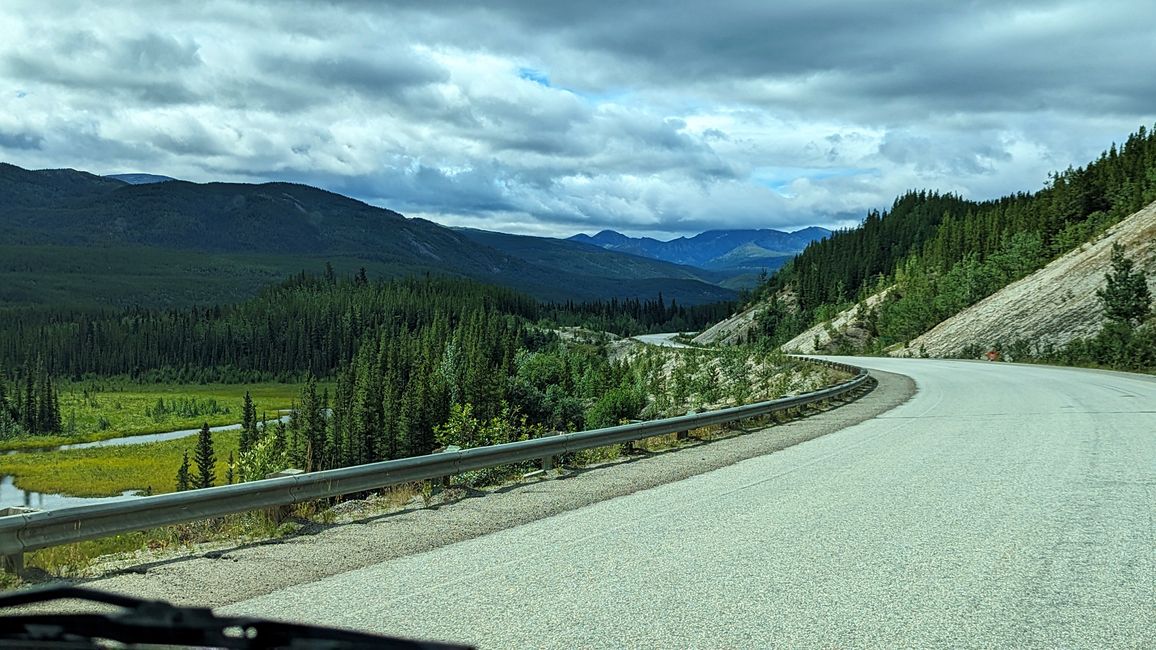 Day 20: Boya Lake - Marsh Lake: a long travel day in the Yukon