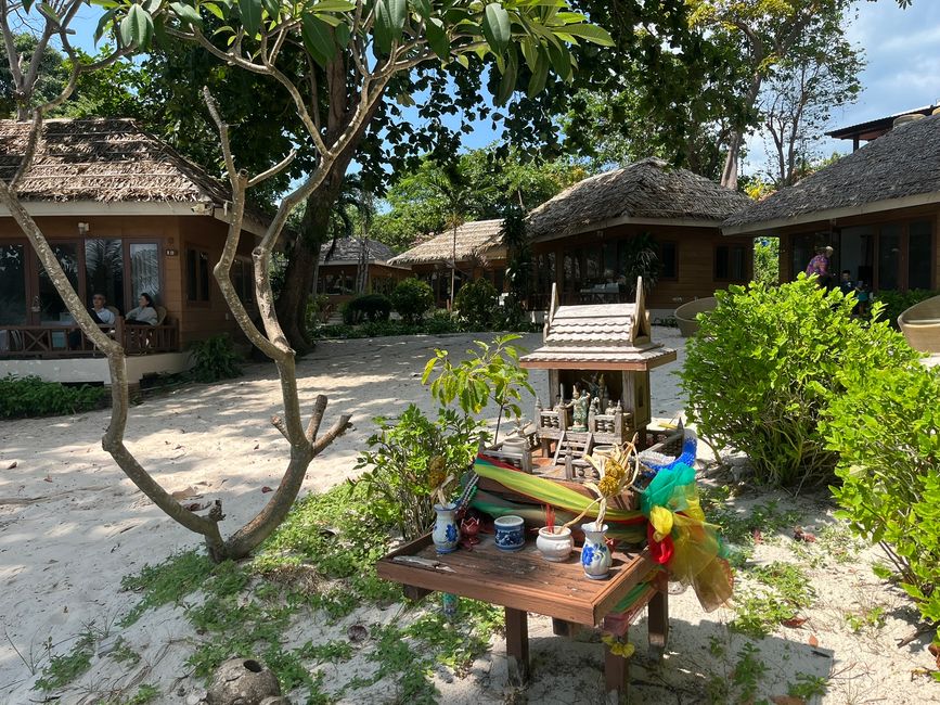 带有佛坛的沙滩小屋