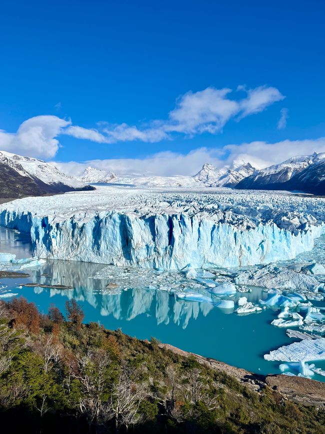 Ice Drifting into Lake Argentino