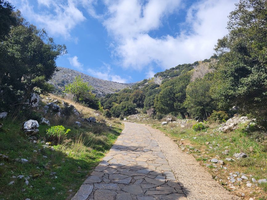 Path to Zeus Cave