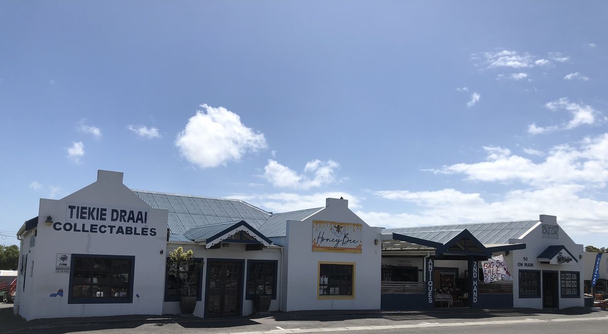 Second Hand Laden 50 On Main Street ...