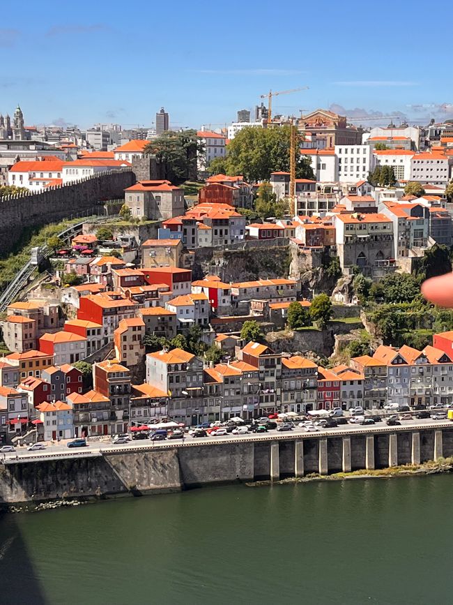 Porto con el Cais da Ribeira, extremadamente turístico, pero aún así hermoso