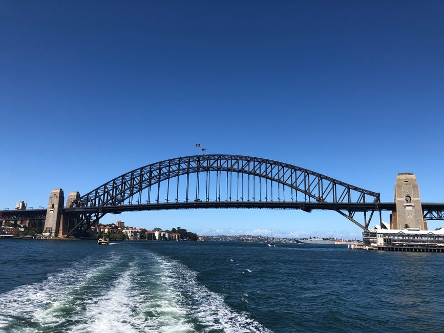 ... sotto la Harbour Bridge ...