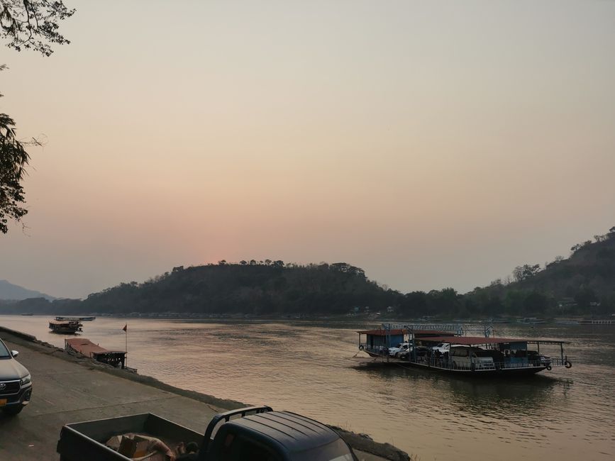 ... e tramonto sul Mekong ....