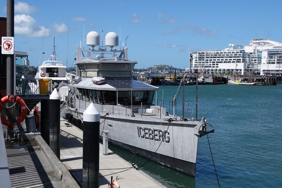 Rivage du port et skyline d'Auckland ....