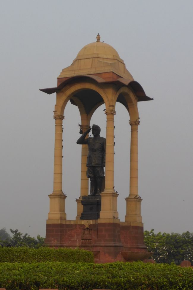 Vor dem India Gate 