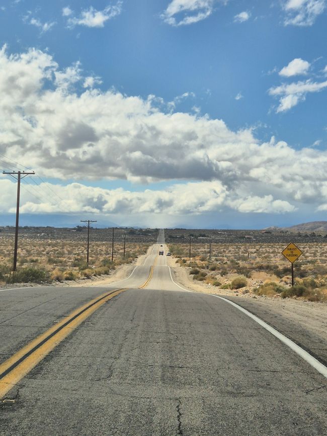 Strade infinite e dritte che sembrano montagne russe 609