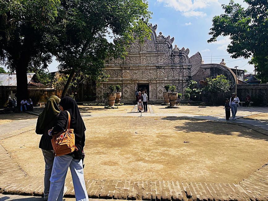 Sultan's Palace, Barong, symbolizing good