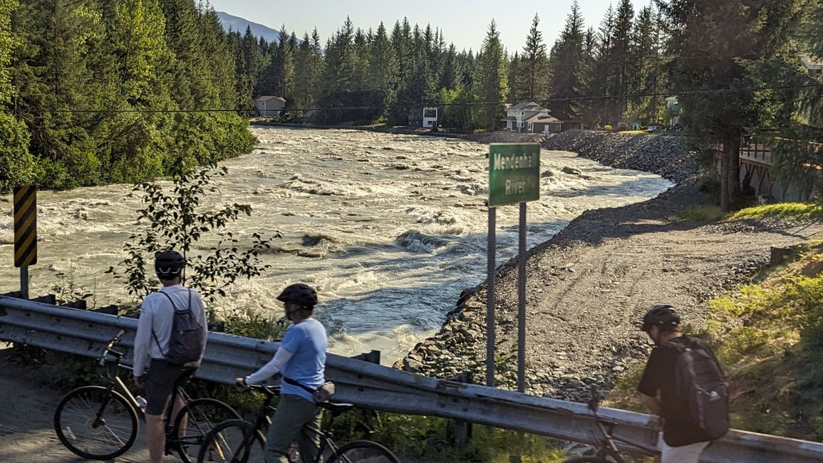 Day 24: Trip to Juneau: Glacier Outburst & 20,000 Tourists