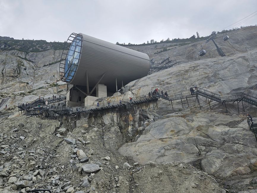 Neue Seilbahnstation und die lange Treppenschleife