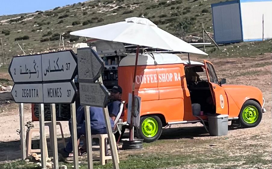 Straßenszenen #1: Coffeeshop im alten R4