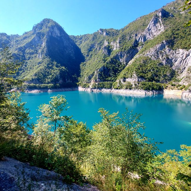 Un viaje de superlativo: a través de las montañas en Montenegro
