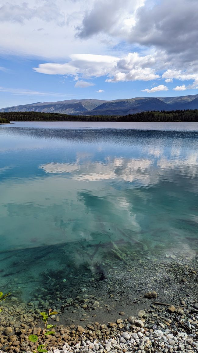 Spiegelungen am Boya Lake