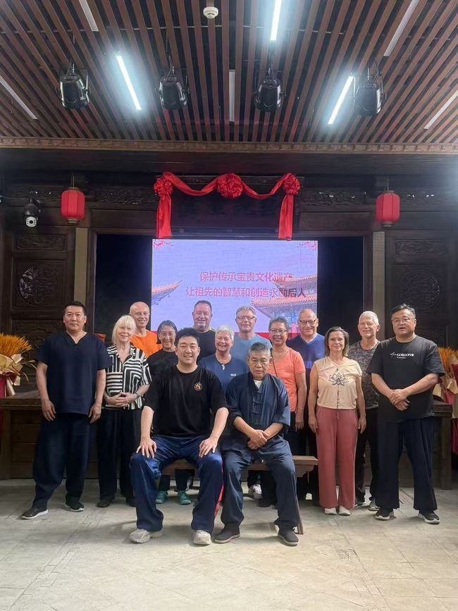 Il nostro gruppo con Shifu e suo figlio Shen Rui