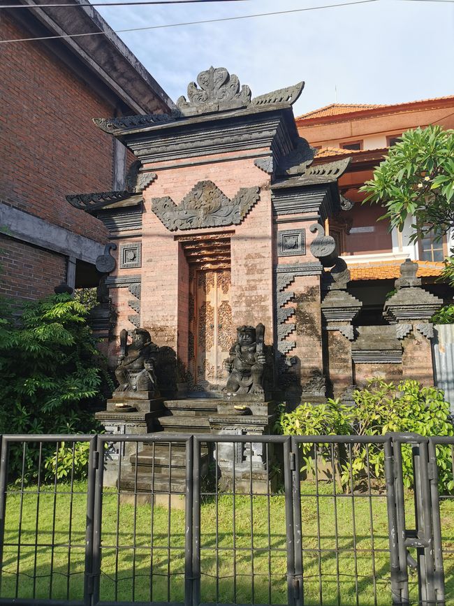 ...路边时常会有寺庙...