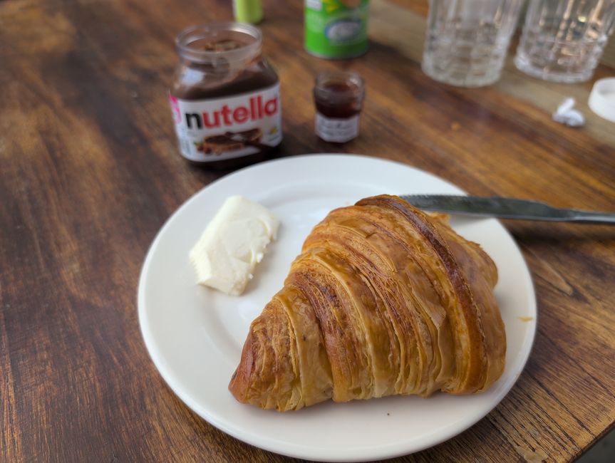 Zufällig Nutella und Marmelade gefunden :-)