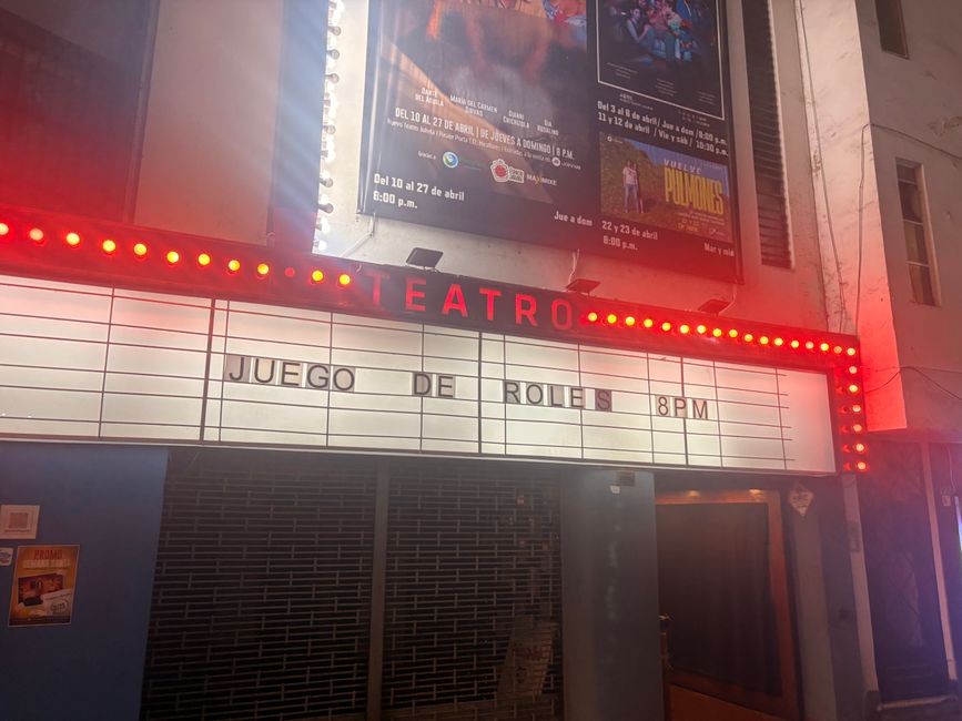 Siamo stati anche a teatro - e ci siamo resi conto che la nostra comprensione dell'udito in spagnolo è peggiore di quanto pensassimo finora.