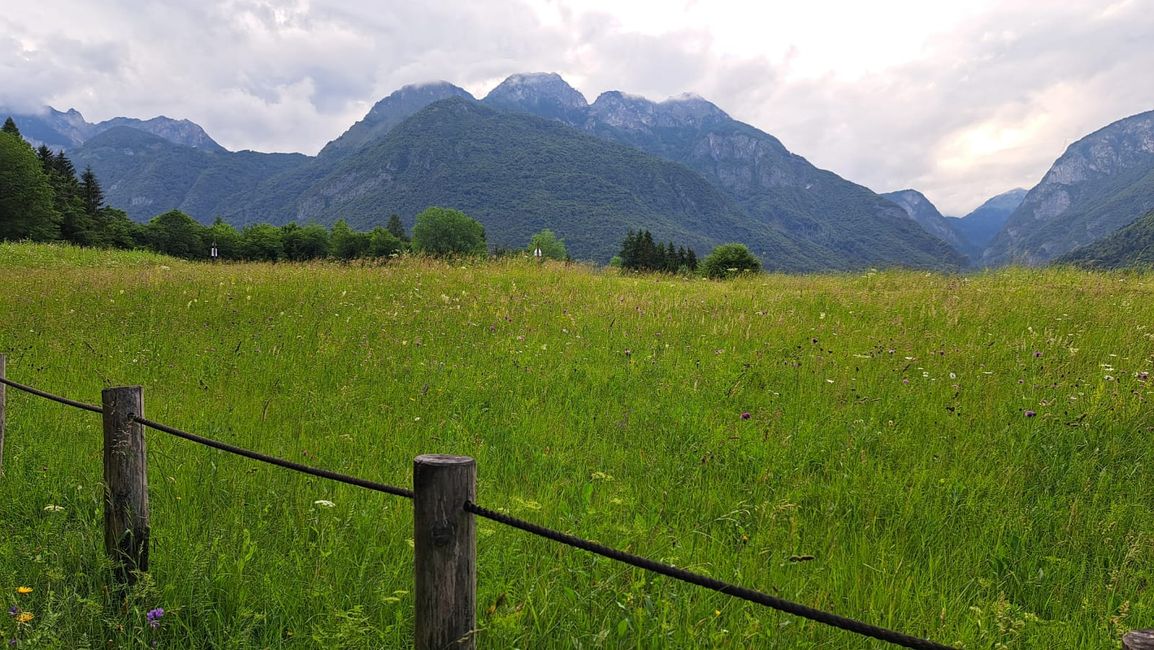 Blick bei Ampezzo auf die Berge 