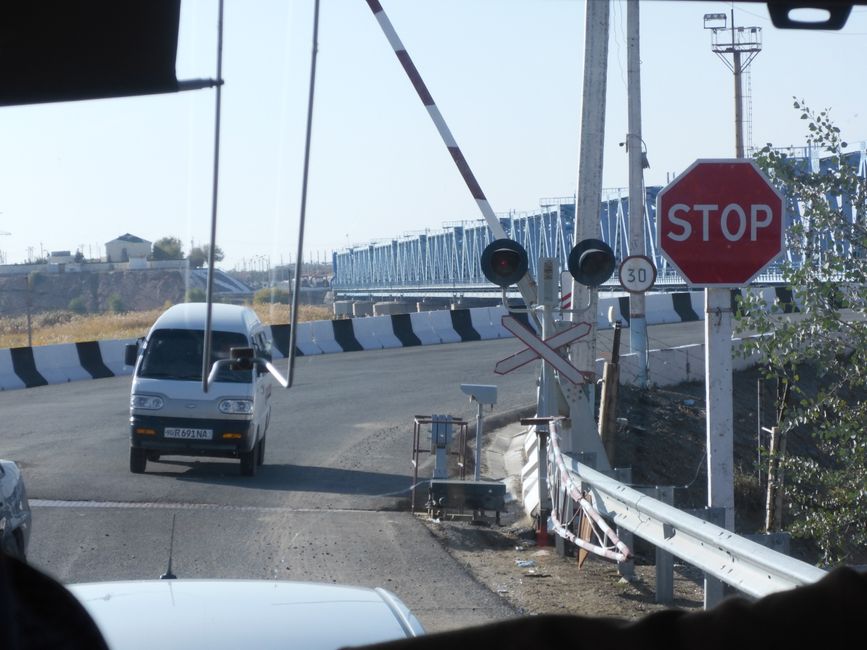 Über die Brücke muss der Verkehr geregelt werden 