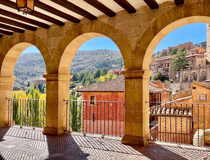 Through the archways, the view wanders over the rugged, barren nature surrounding us.