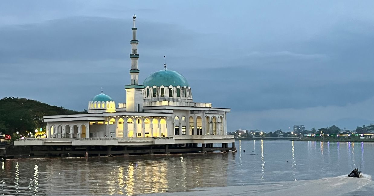 Schwimmende Moschee