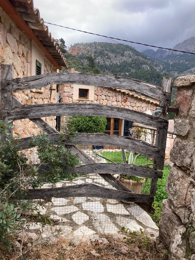 Fornalutx… heißt übersetzt, bestimmt- „steile Treppen“