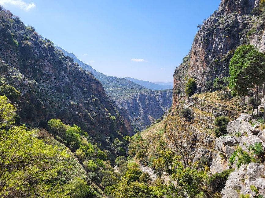 View back to the Roza Gorge