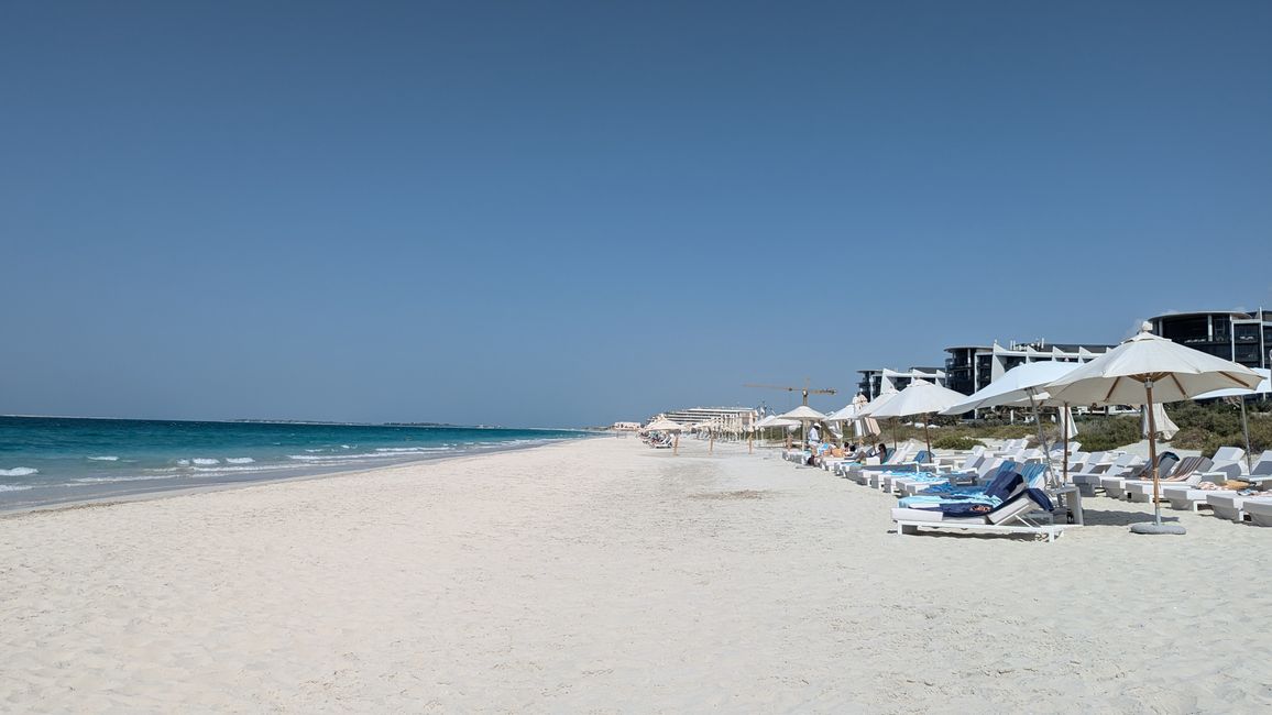 Tag 6 (2024) Drei Kirchen, Saadiyat Beach Club & Global Village