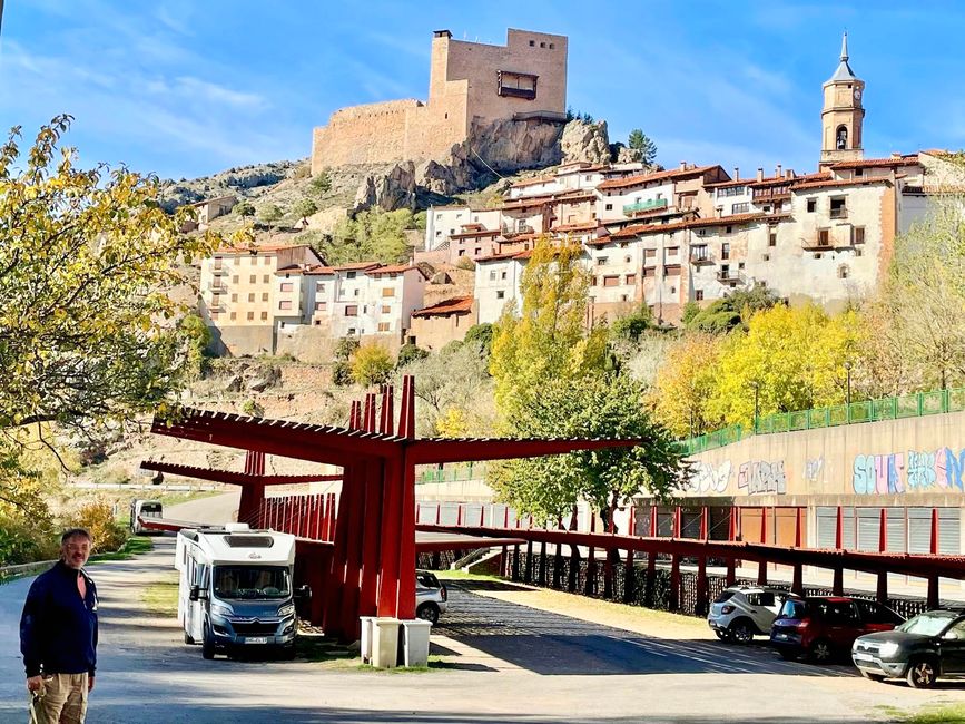 The town of Alcalá de la Selva is located at an altitude of over 1,400 meters. We quickly found a good spot for the night.