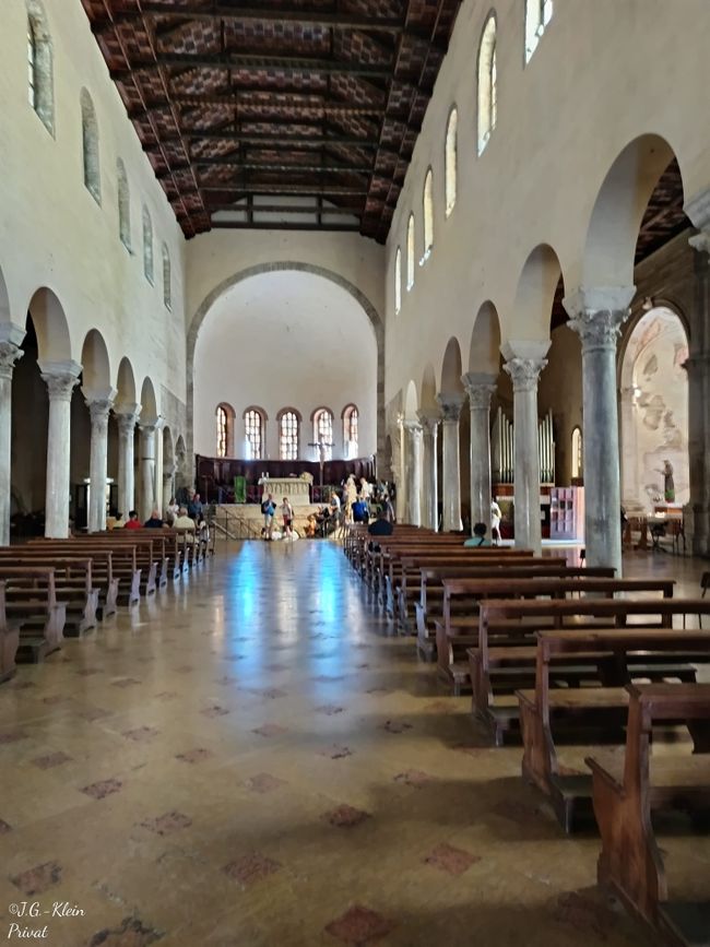 Interior de la Basílica de San Juan Evangelista